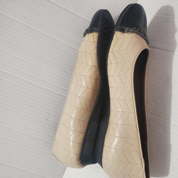 Aerosoles Outrite Ivory and Black Women's Quilted  Ballet Flats Sz 10M Casual - Picture 4 of 11